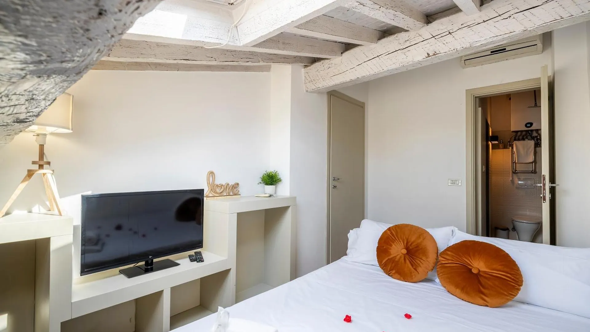 Duomo View And Hammam Apartment Florence