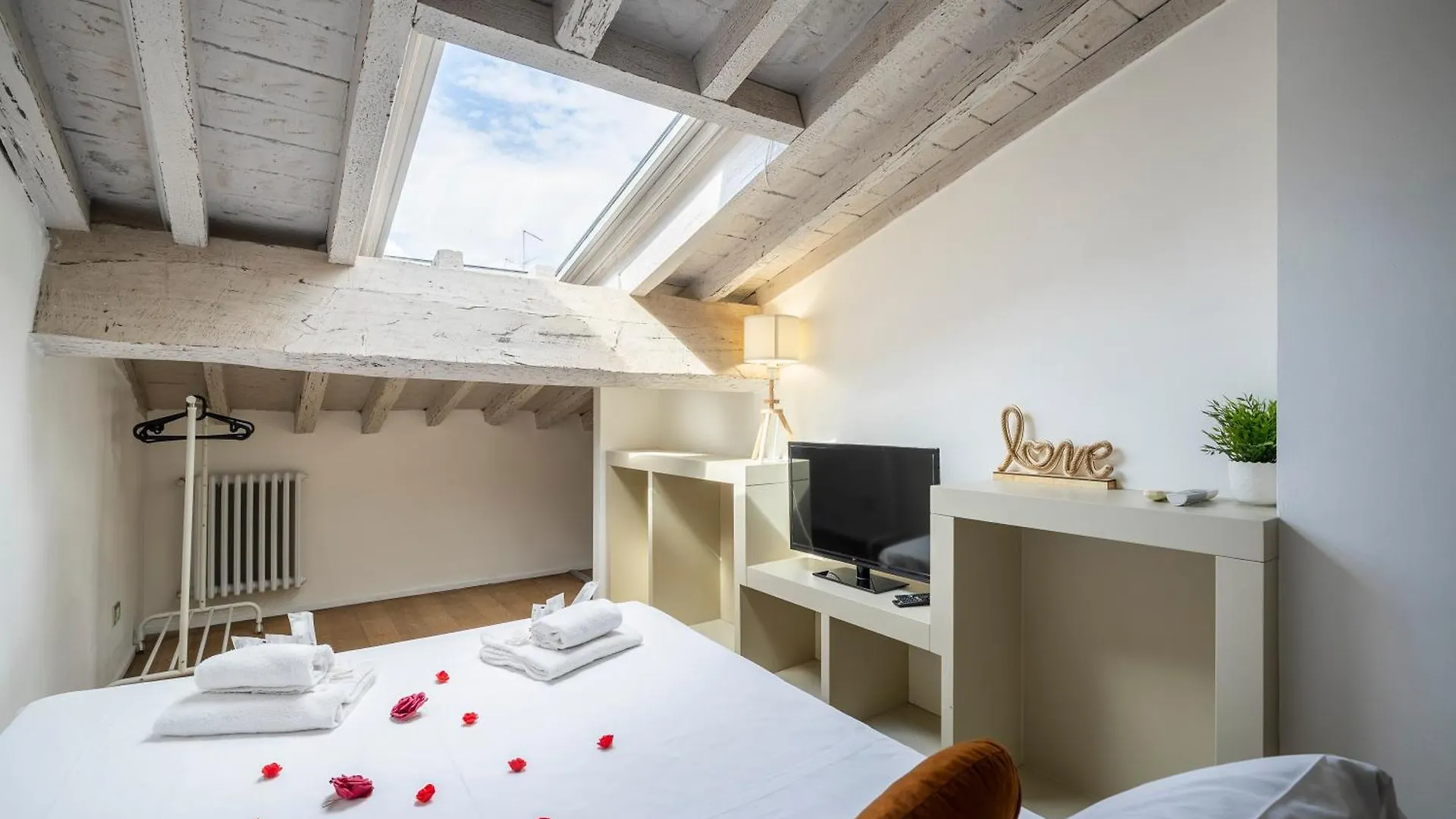 Duomo View And Hammam Apartment Florence Italy