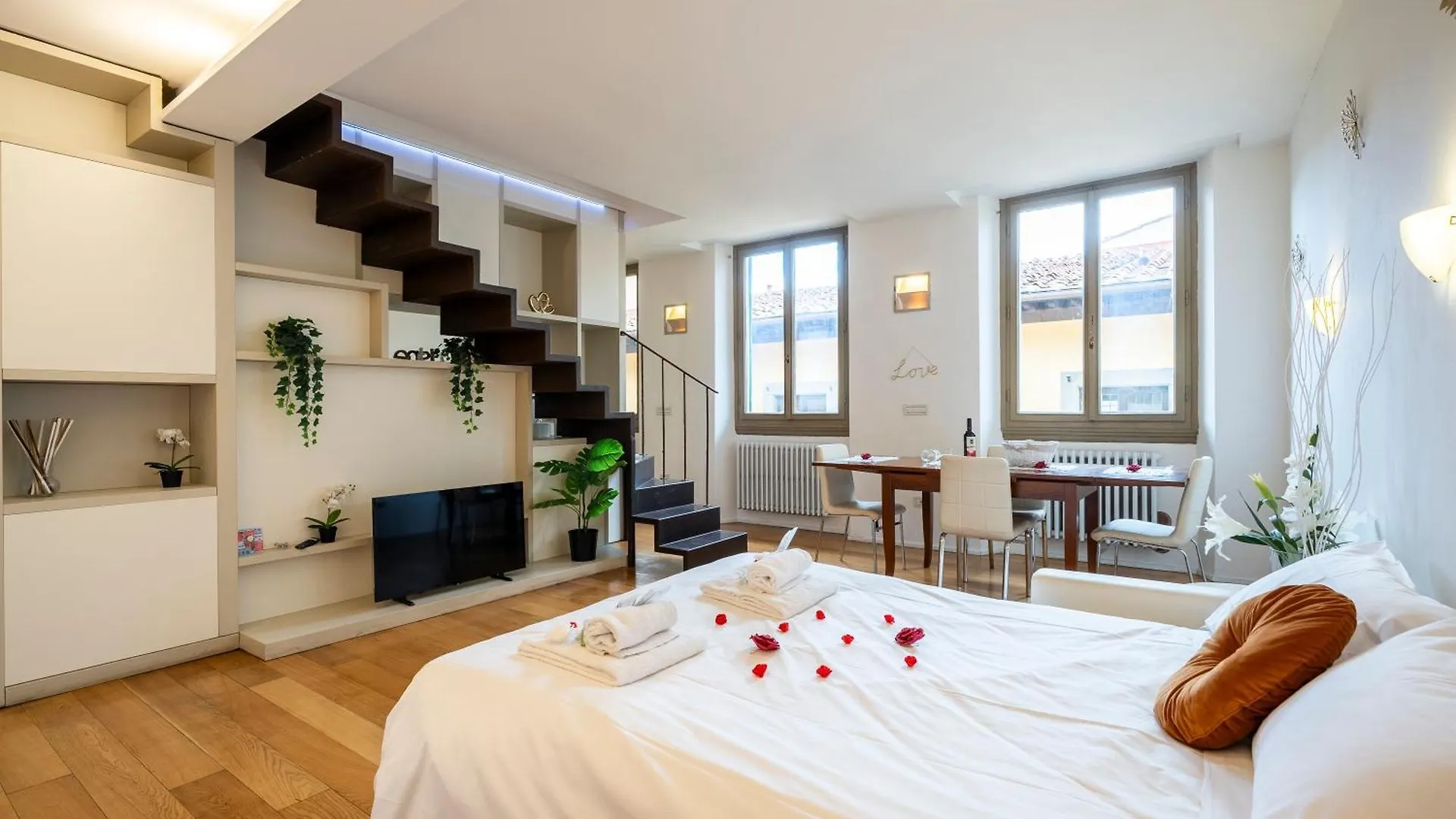 Duomo View And Hammam Apartment Florence Italy