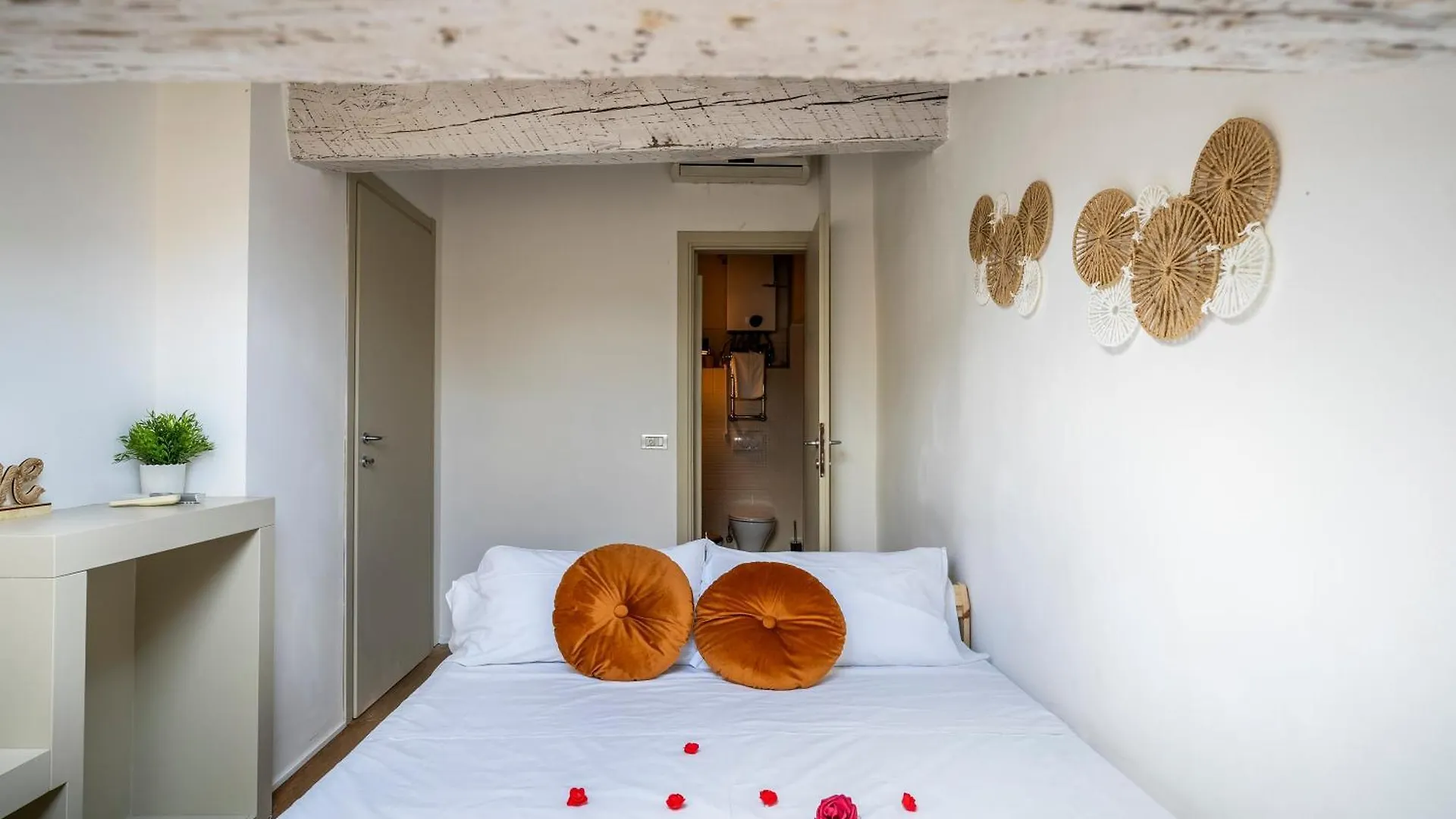 Duomo View And Hammam Apartment Florence Italy